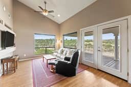 Shiraz Haus - Image 4