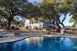 Unique Victorian Home in Llama Ranch - Image 2