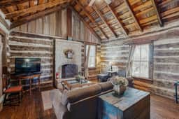 Historic Rocky Hill - Champagne Suite - Image 5