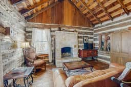 Historic Rocky Hill - Bordeaux Suite - Image 2