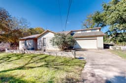 La Vie in Lago Vista - Image 4