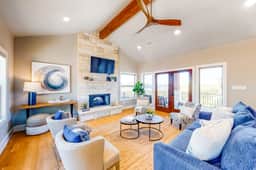 Lago Vista Retreat - Image 4