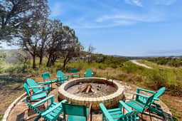 Regal Riverfront Retreat - Image 4