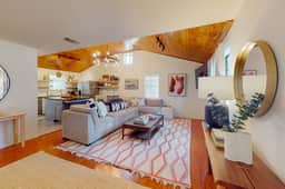 Woodland Hills Retreat - Image 4