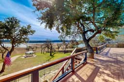 Lakefront Cottage - Image 3