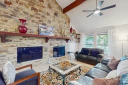 Horseshoe Bay Getaway - Image 2