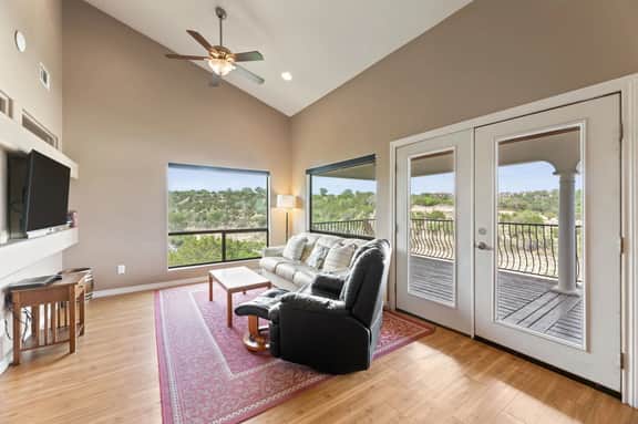 Shiraz Haus - Image 4
