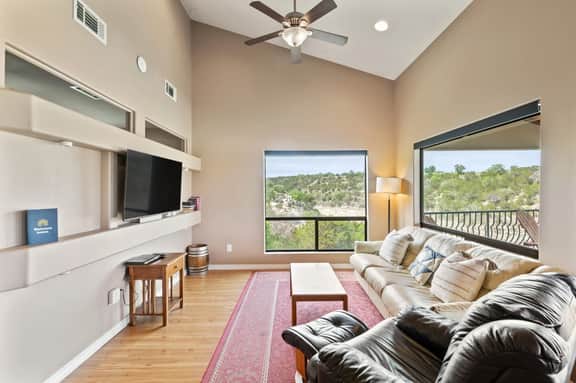 Chardonnay Haus - Image 3