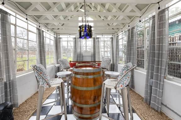 Sunny Charming Retreat: Wine Greenhouse - Image 4