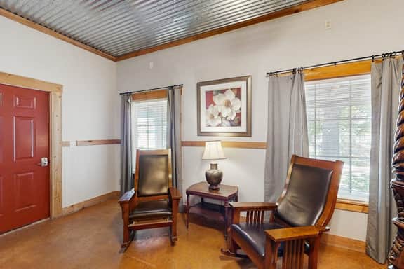 Historic Rocky Hill- Full Property - Image 4
