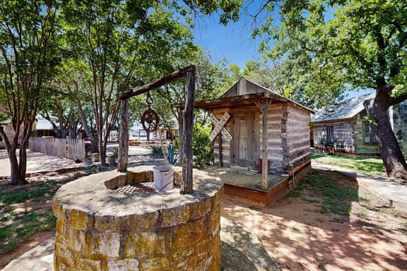 Historic Rocky Hill- Full Property - Image 2