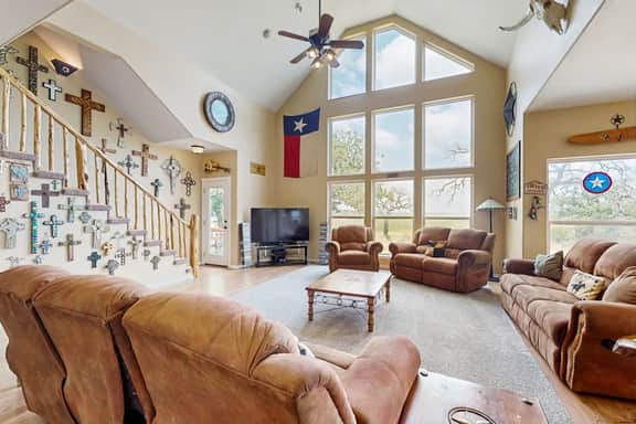 Lone Star Oasis - Image 3