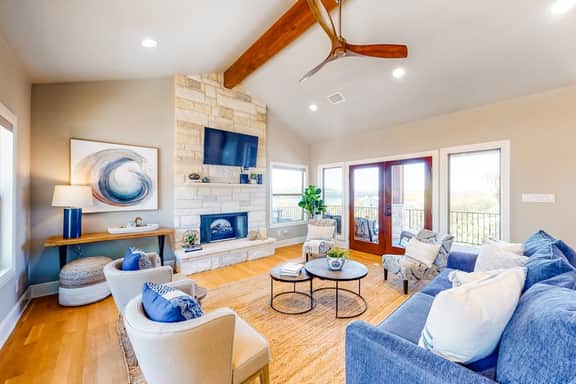 Lago Vista Retreat - Image 4