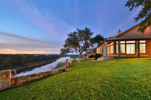 Regal Riverfront Retreat - Image 3