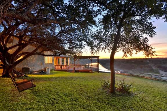 Regal Riverfront Retreat - Image 2