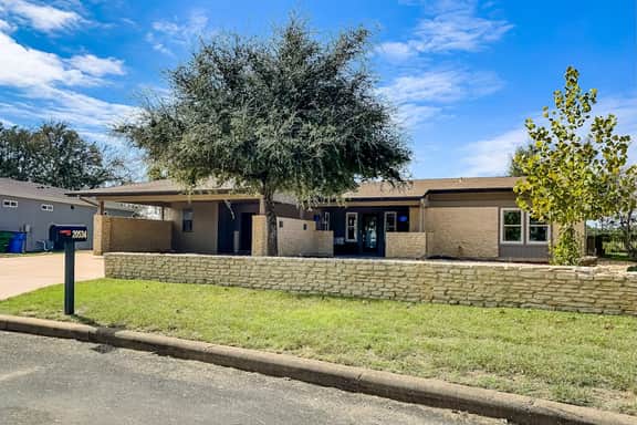 Lago Vista Sunset Villa - Image 3