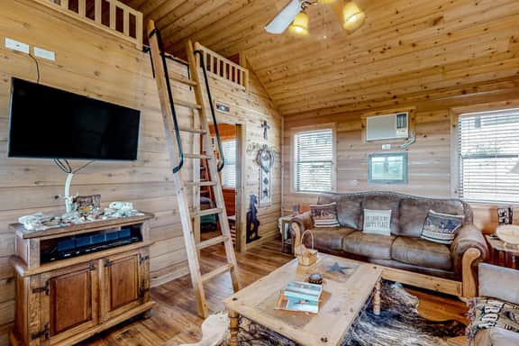 Rock of Ages Cabin at Amazing Grace Canyon - Image 4