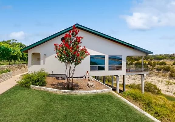 Chardonnay Haus - Image 1
