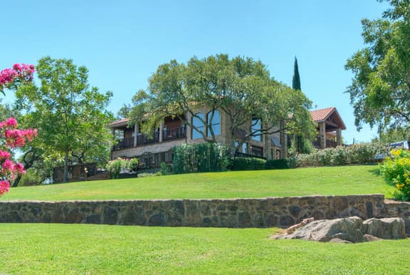 Lake Buchanan Grand Retreat - Image 1