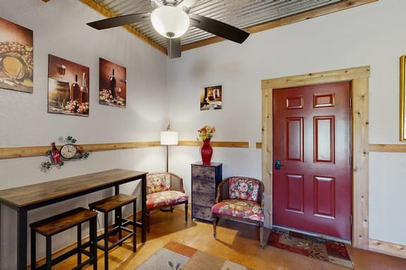 Historic Rocky Hill - Malbec Suite - Image 1