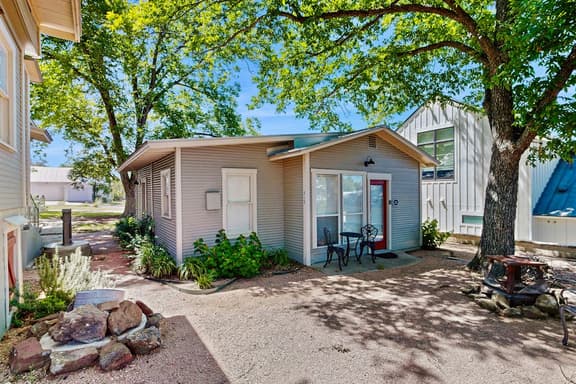 Travis Street - Travis Cottage - Image 1