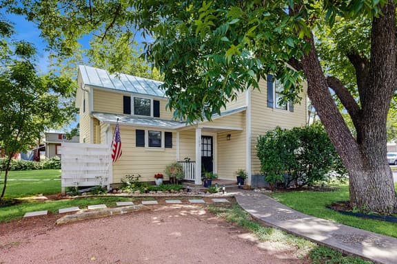 Cosmos Corner House - Image 1