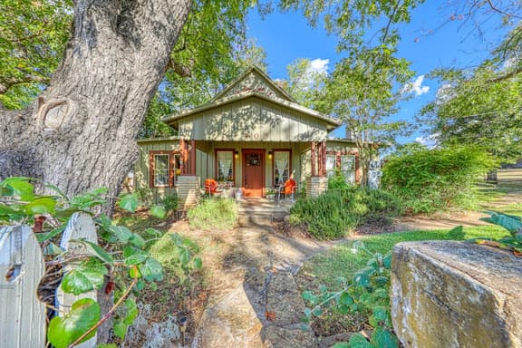 Cosmos Cottage - Image 1