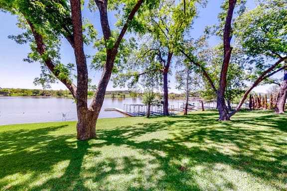 Sunny Days Lake Retreat - Image 1