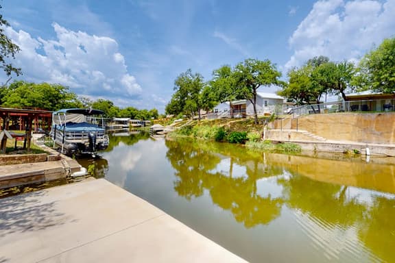Woodland Hills Retreat - Image 1
