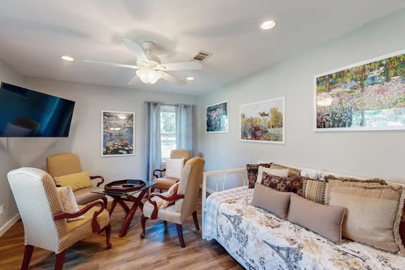 Belaire Bungalow - Image 1